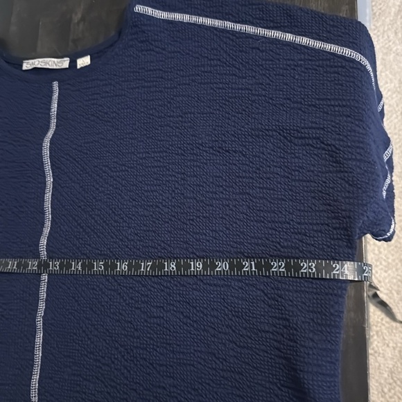 Sno Skins Navy White Contrast Stitching Textured Top Oversized Size Large - Picture 5 of 6